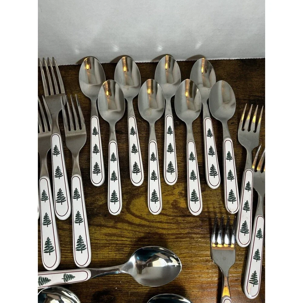 Oneida Furio Christmas Tree Flatware Set 40 Pc Service for 8 Vintage 1980 Used